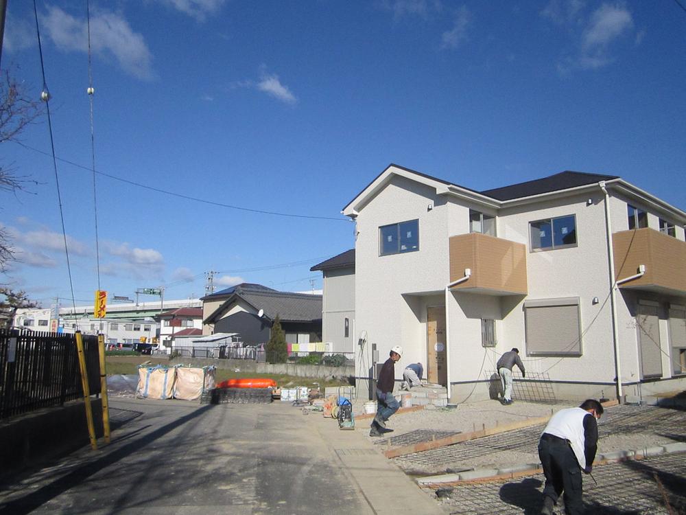 Local photos, including front road. Local (12 May 2013) Shooting