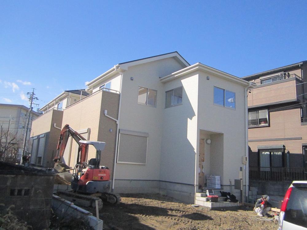 Local appearance photo. Local (12 May 2013) Shooting