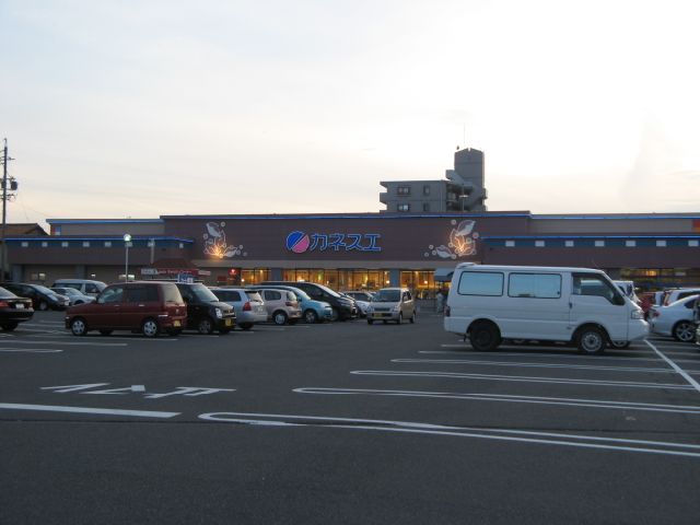 Shopping centre. Kanesue until the (shopping center) 270m