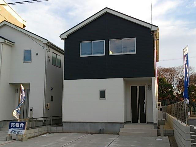 Local appearance photo. 1 Building