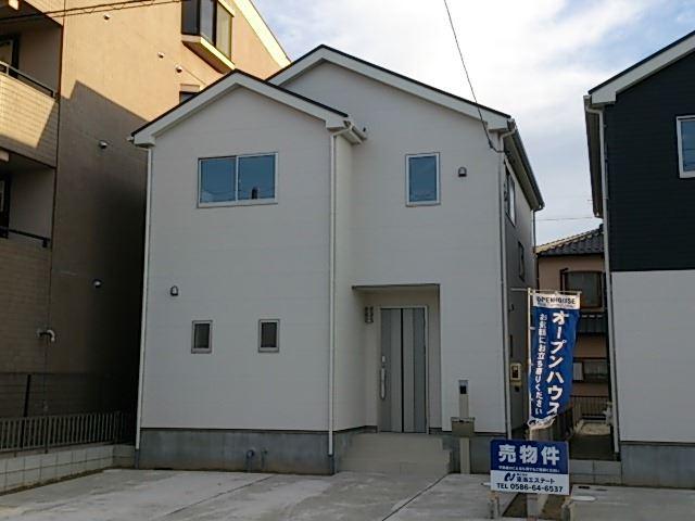 Local appearance photo. Building 2