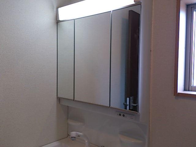 Wash basin, toilet. Local (11 May 2013) Shooting