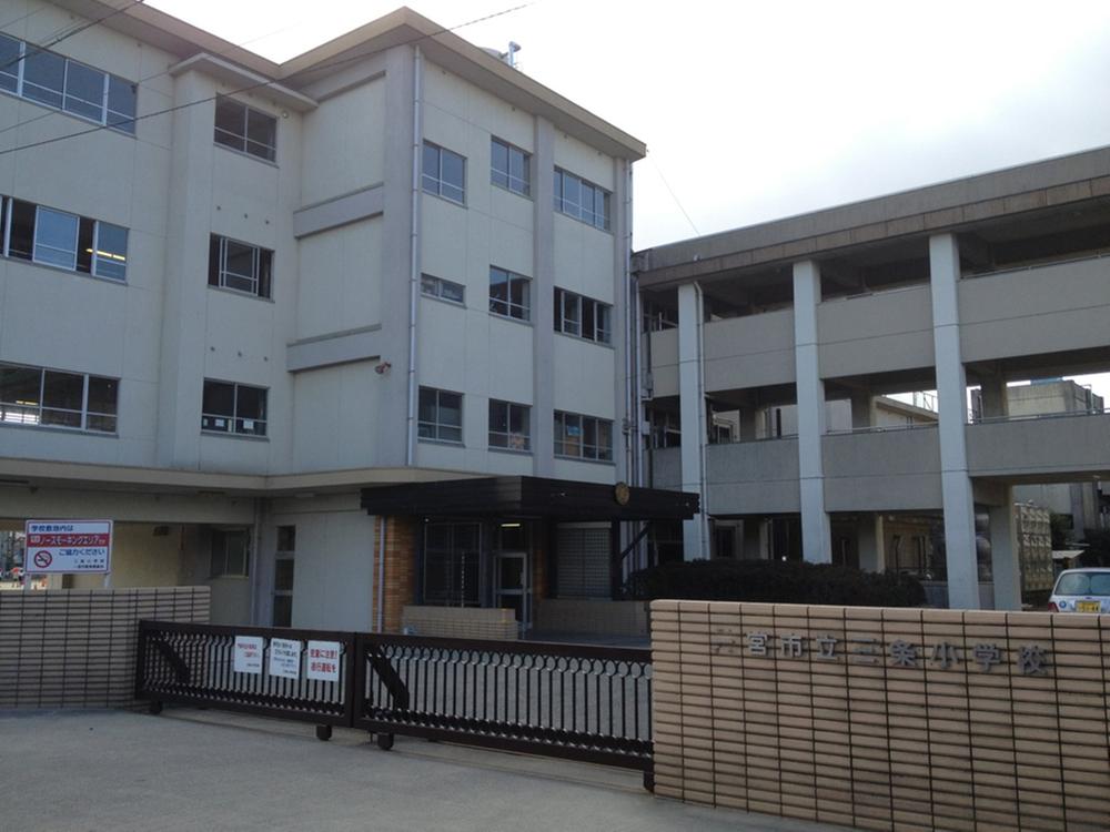 Primary school. 790m to Sanjo elementary school