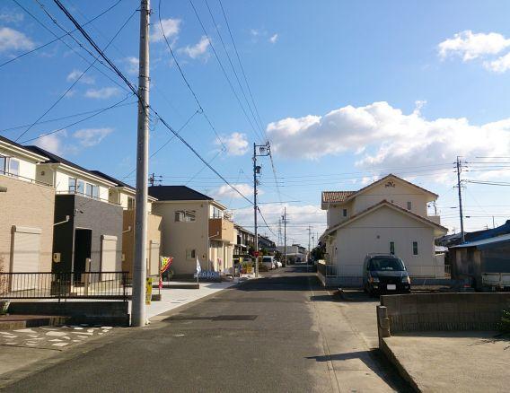 Local photos, including front road. Local (12 May 2013) Shooting