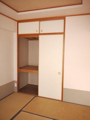 Non-living room. Japanese-style storage