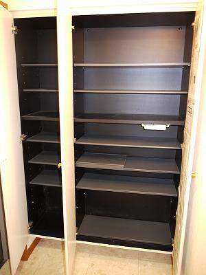 Entrance. There are also storage capacity shoebox.