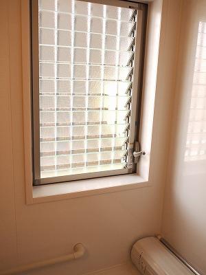 Bathroom. Local (12 May 2013) Shooting