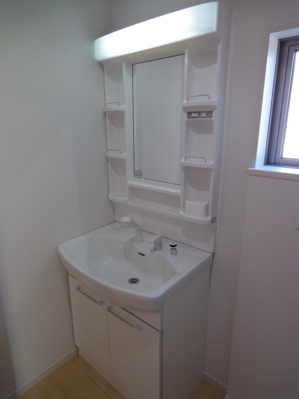Wash basin, toilet. (2013.12.24 shooting) 1 Building