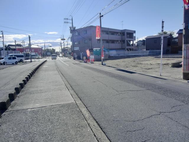 Local photos, including front road. Local (11 May 2013) Shooting