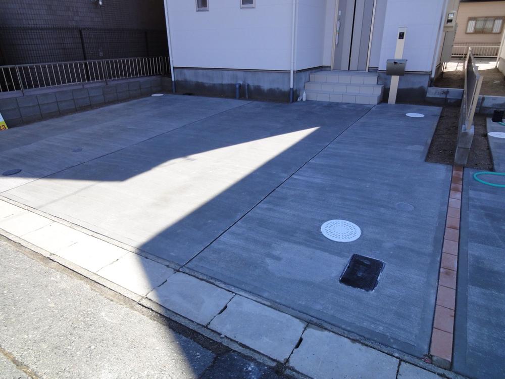 Parking lot. (2013.11.01 shooting) Building 2