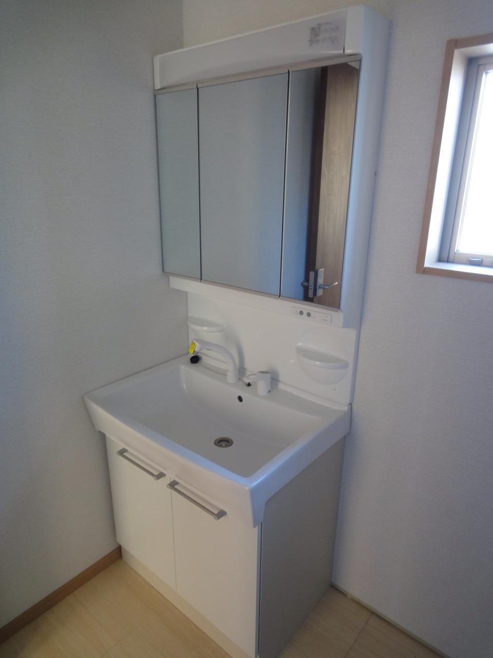 Wash basin, toilet. (2013.11.01 shooting) Building 2