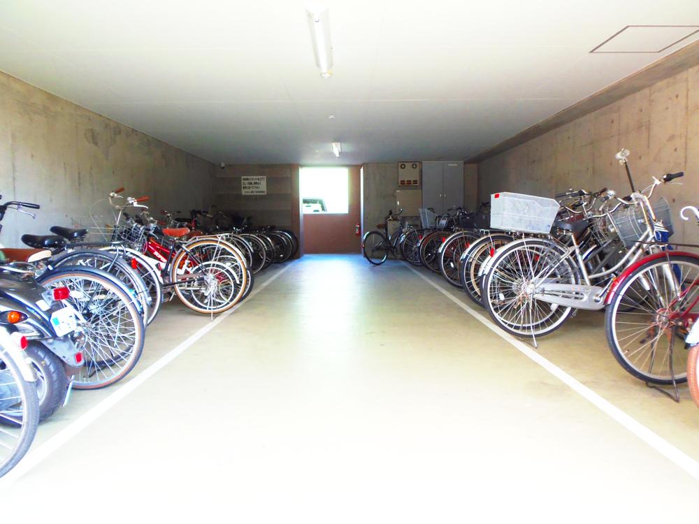 Other common areas. Orderly array of bicycle parking spaces