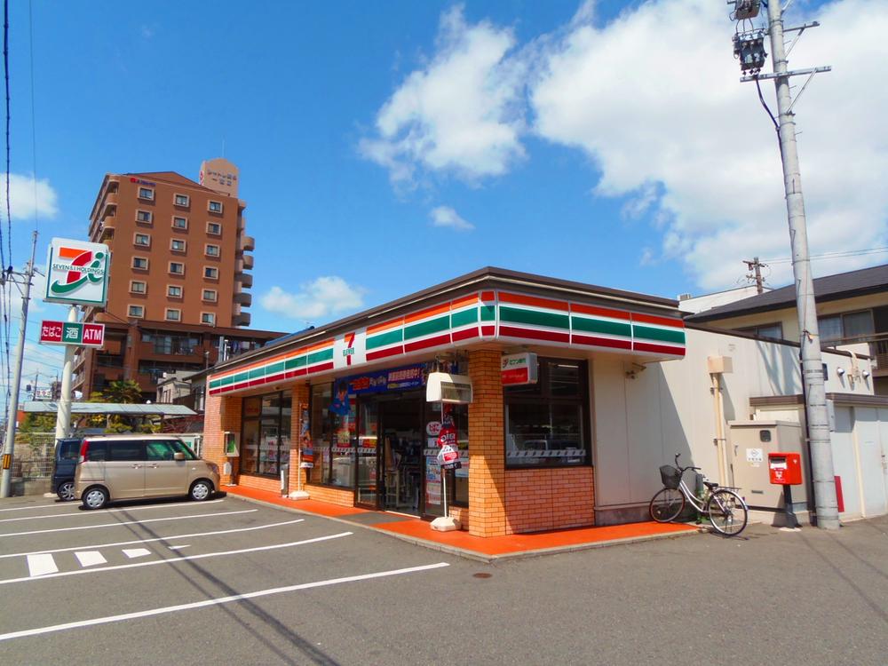 Convenience store. "Japan's delicious dining table."