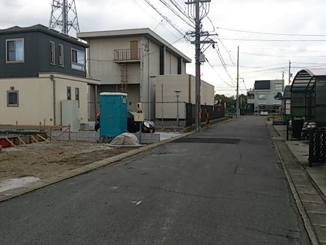 Local photos, including front road. Local (11 May 2013) Shooting