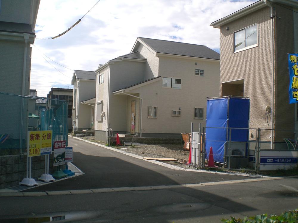 Local photos, including front road. Local (10 May 2013) Shooting