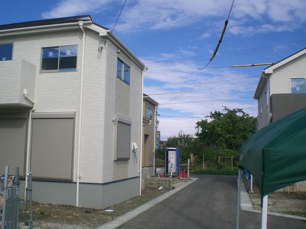 Local photos, including front road. Local (10 May 2013) Shooting