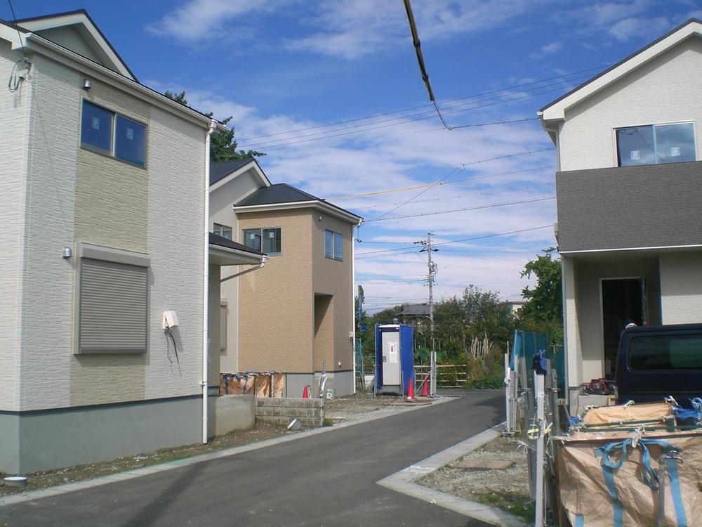 Local photos, including front road. Local (10 May 2013) Shooting