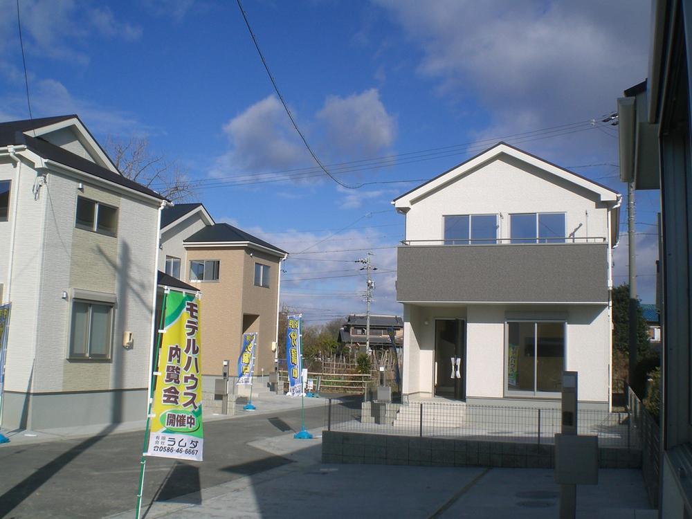 Local appearance photo. Local (12 May 2013) Shooting