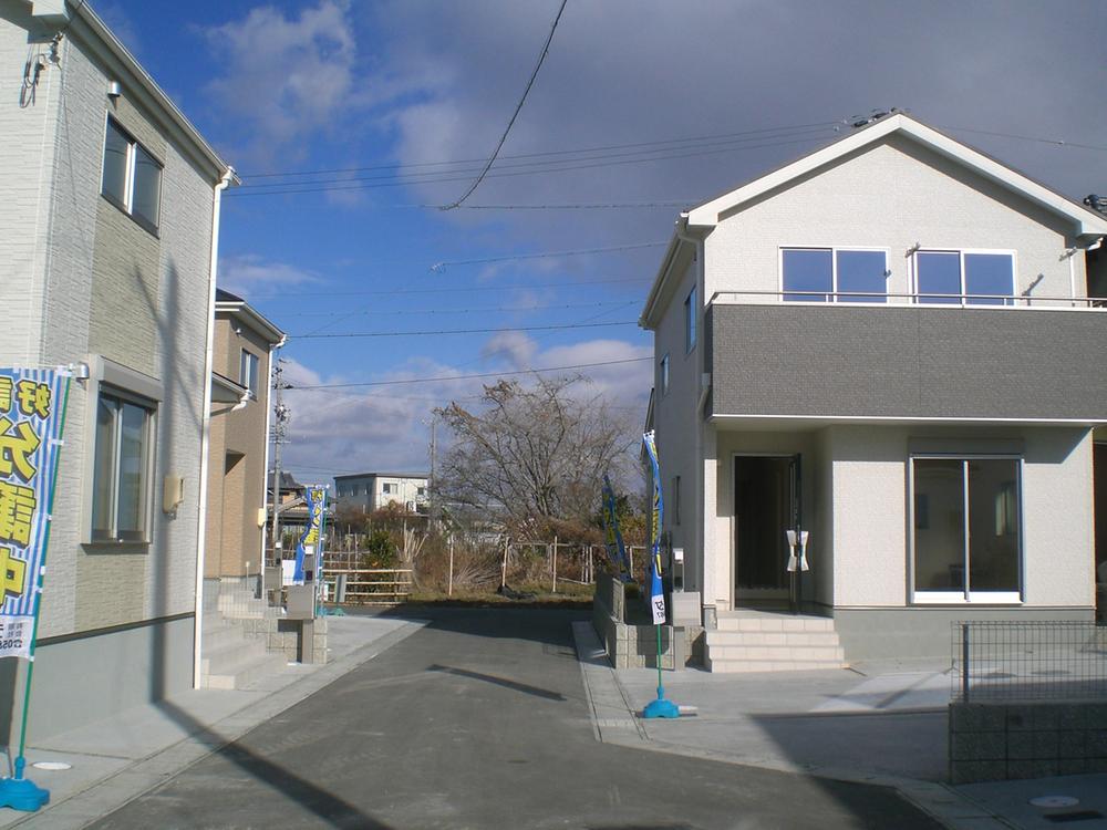 Local appearance photo. Local (12 May 2013) Shooting