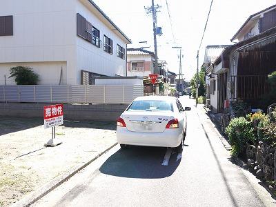 Local photos, including front road. Front road 3.6m