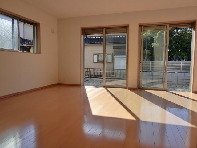 Living. Local (10 May 2013) Shooting