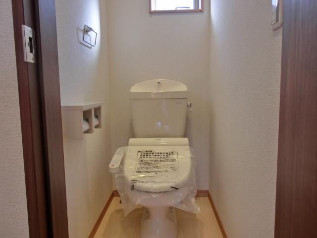 Toilet. Local (10 May 2013) Shooting