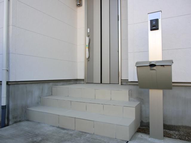 Entrance. Local (10 May 2013) Shooting