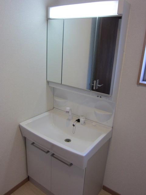 Wash basin, toilet. Indoor (10 May 2013) Shooting