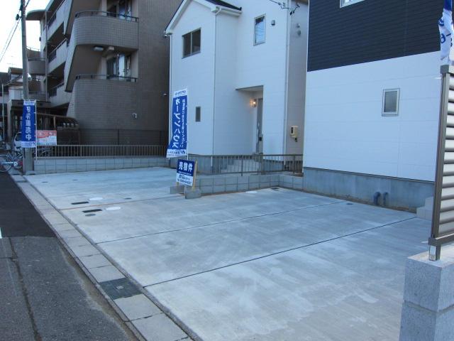 Parking lot. Local (10 May 2013) Shooting