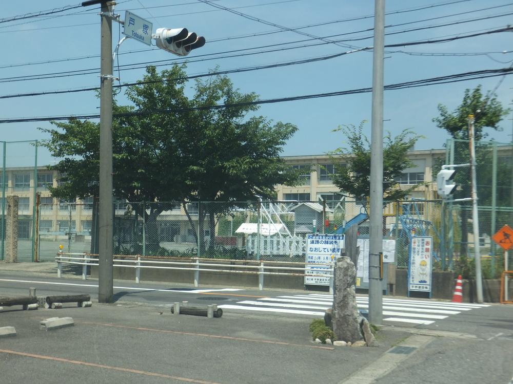 Primary school. Ichinomiya Municipal Yamatohigashi to elementary school 1202m