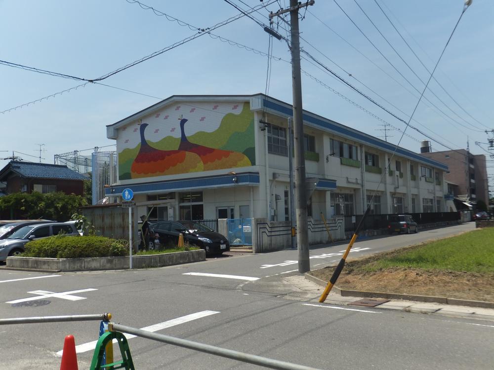 kindergarten ・ Nursery. Ichinomiya Municipal Yamatohigashi to nursery 695m