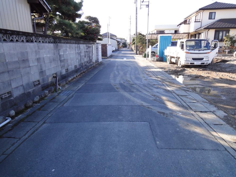 Local photos, including front road. (2013.12.20 shooting)