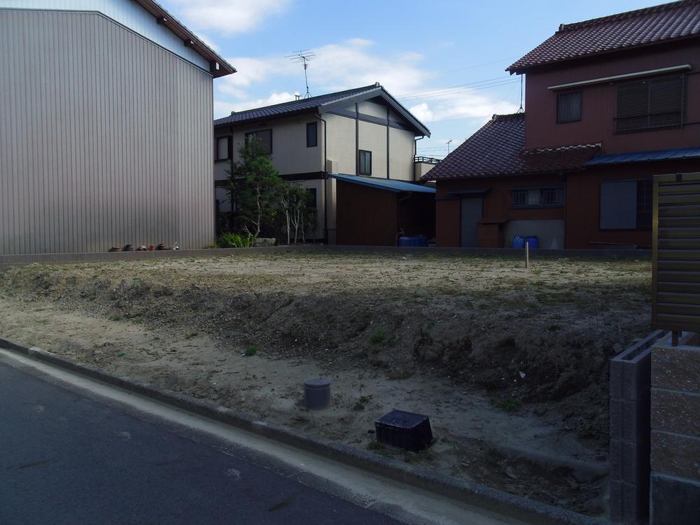 Local photos, including front road. Local (10 May 2013) Shooting