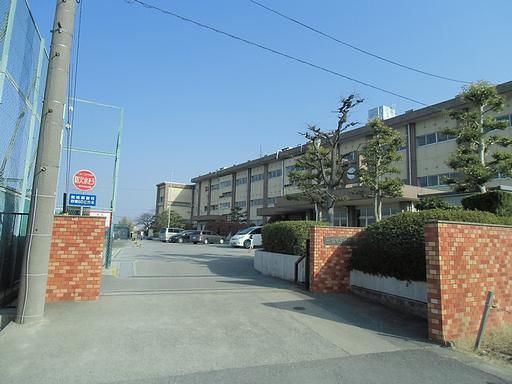 Primary school. 1100m until the Municipal Asano elementary school (elementary school)