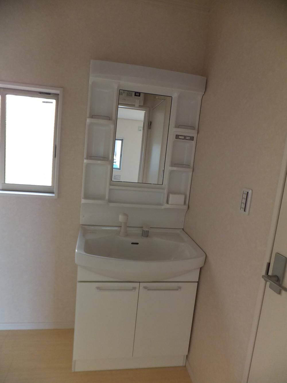 Wash basin, toilet. Local (December 14, 2013) Shooting