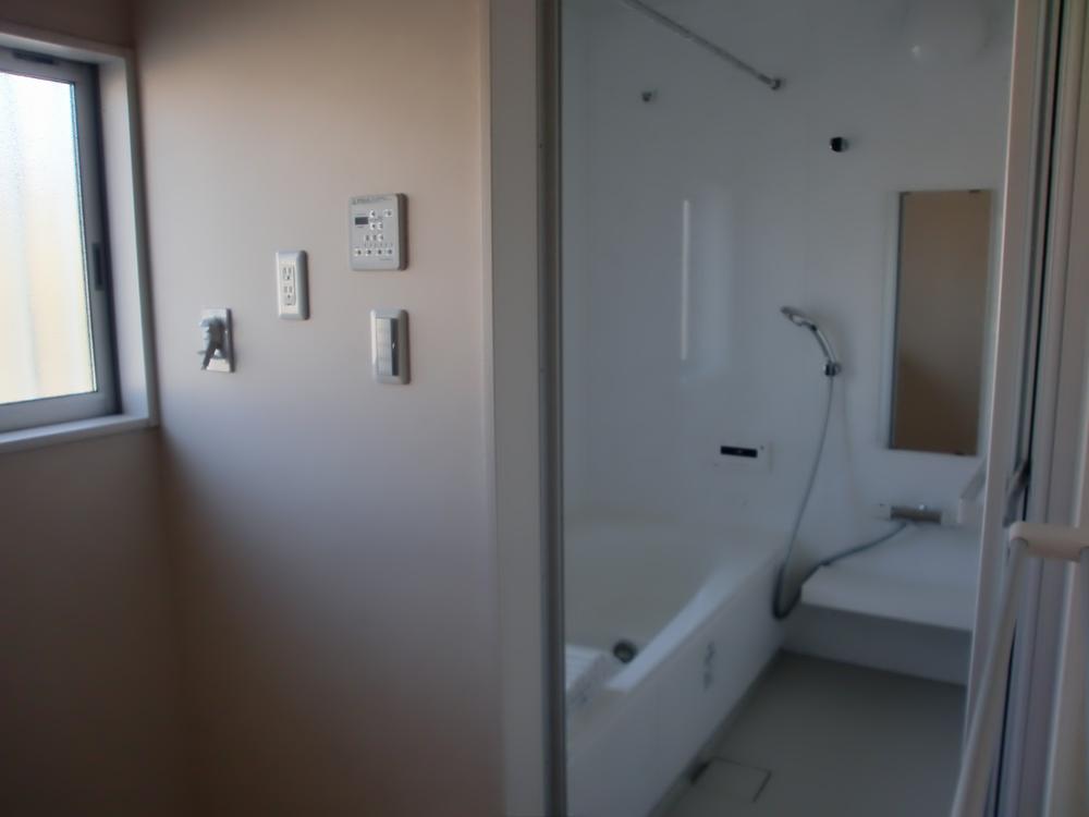 Bathroom. Local (December 14, 2013) Shooting