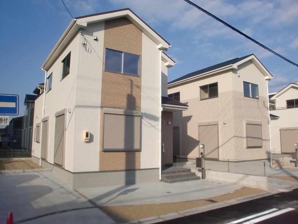 Local photos, including front road. Local (December 14, 2013) Shooting