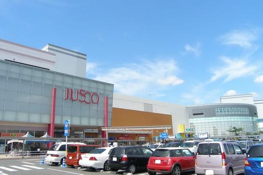 Shopping centre. 2729m to UNIQLO Aeon Mall Kiso shop