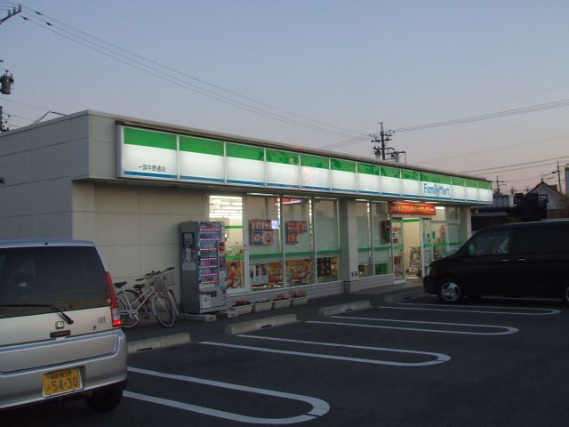 Convenience store. 240m to Family Mart (convenience store)