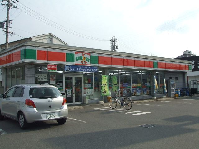 Convenience store. 550m to Seven-Eleven (convenience store)