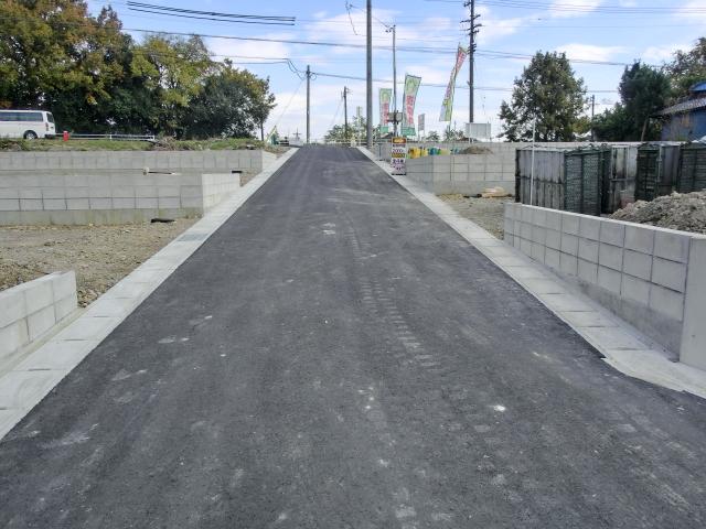 Local photos, including front road. Local (November 22, 2013) Shooting