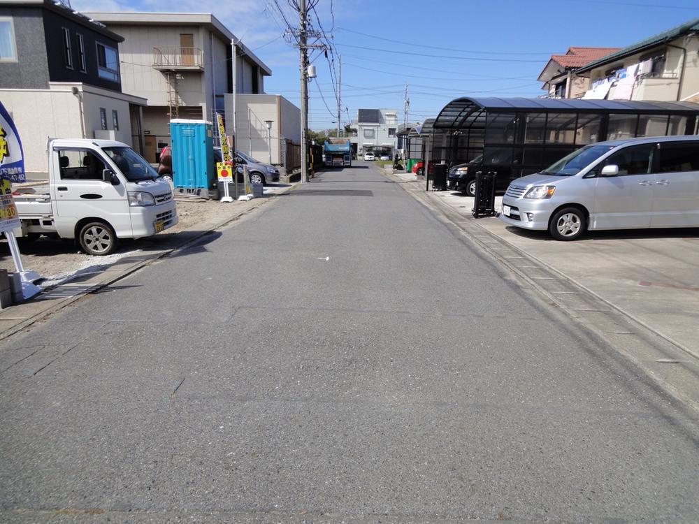 Local photos, including front road. (2013.10.1 shooting)