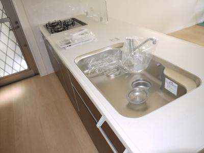 Kitchen. Kitchen back can also be installing a shelf in option