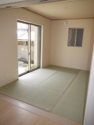 Other introspection. Living and next to each other of the Japanese-style room, No step