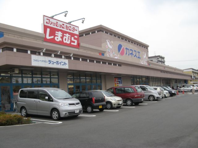Shopping centre. Kanesue until the (shopping center) 580m