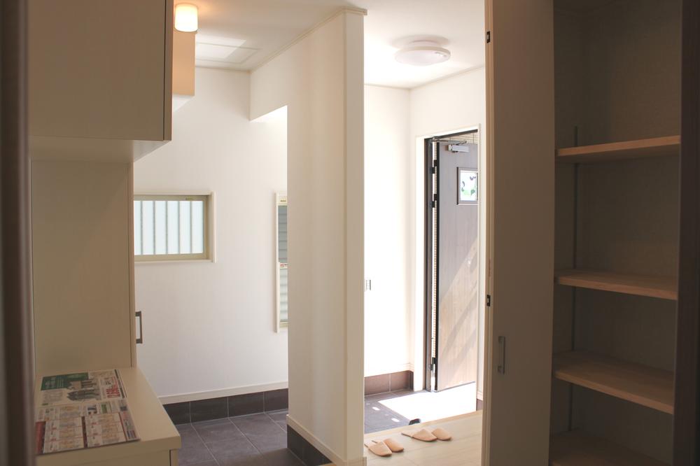 Entrance. 2WAY entrance