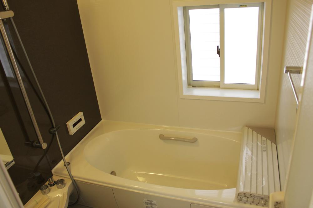 Bathroom. B6 bathroom