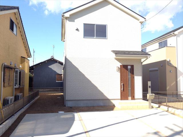 Local photos, including front road. Local (11 May 2013) Shooting