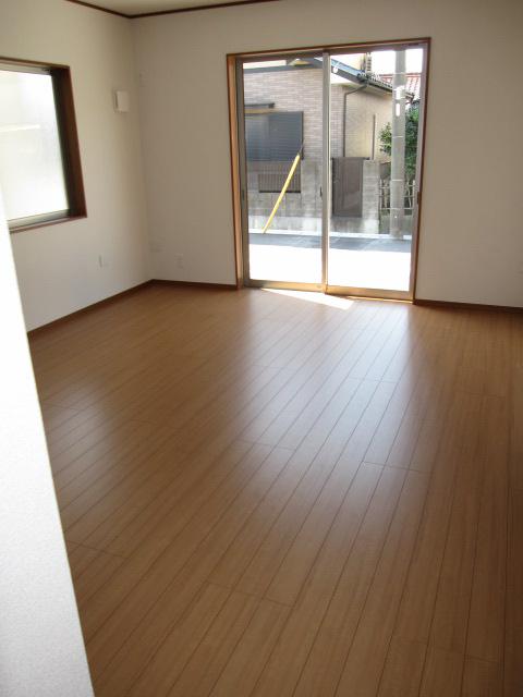 Same specifications photos (living). (1 Building) same specification