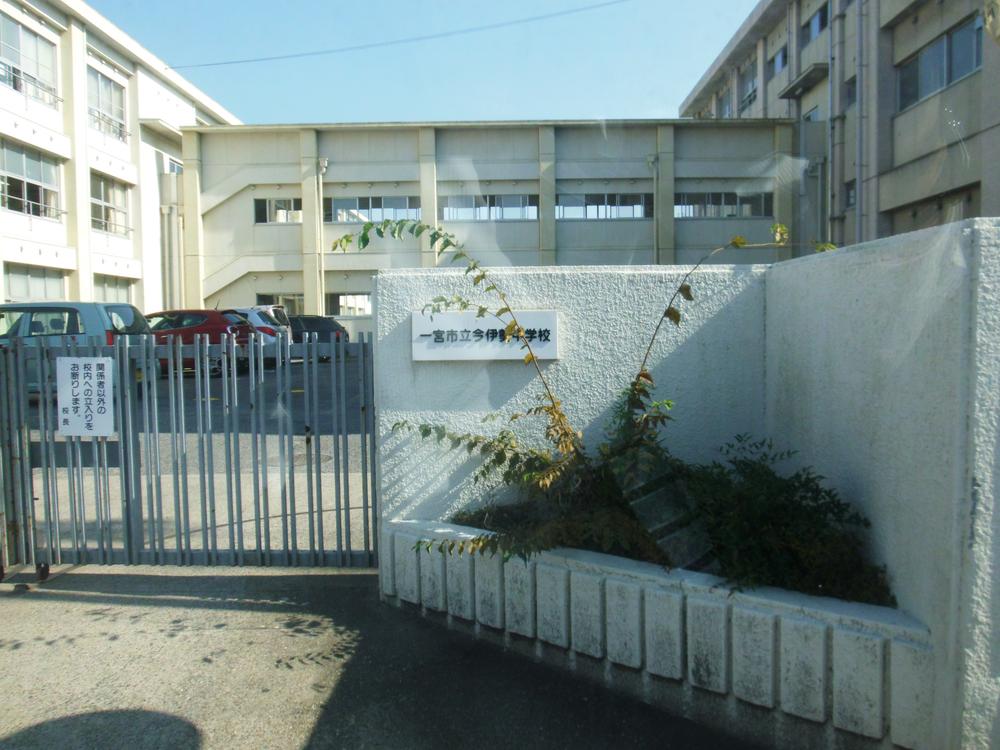 Junior high school. Imaise 1600m until junior high school